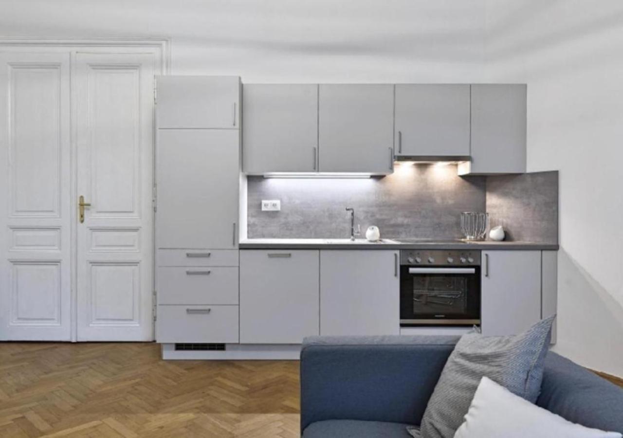 Luxurious, 2 Min To Casino And Roemertherme Apartment Baden Exterior photo