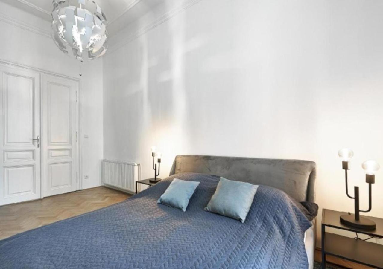 Luxurious, 2 Min To Casino And Roemertherme Apartment Baden Exterior photo