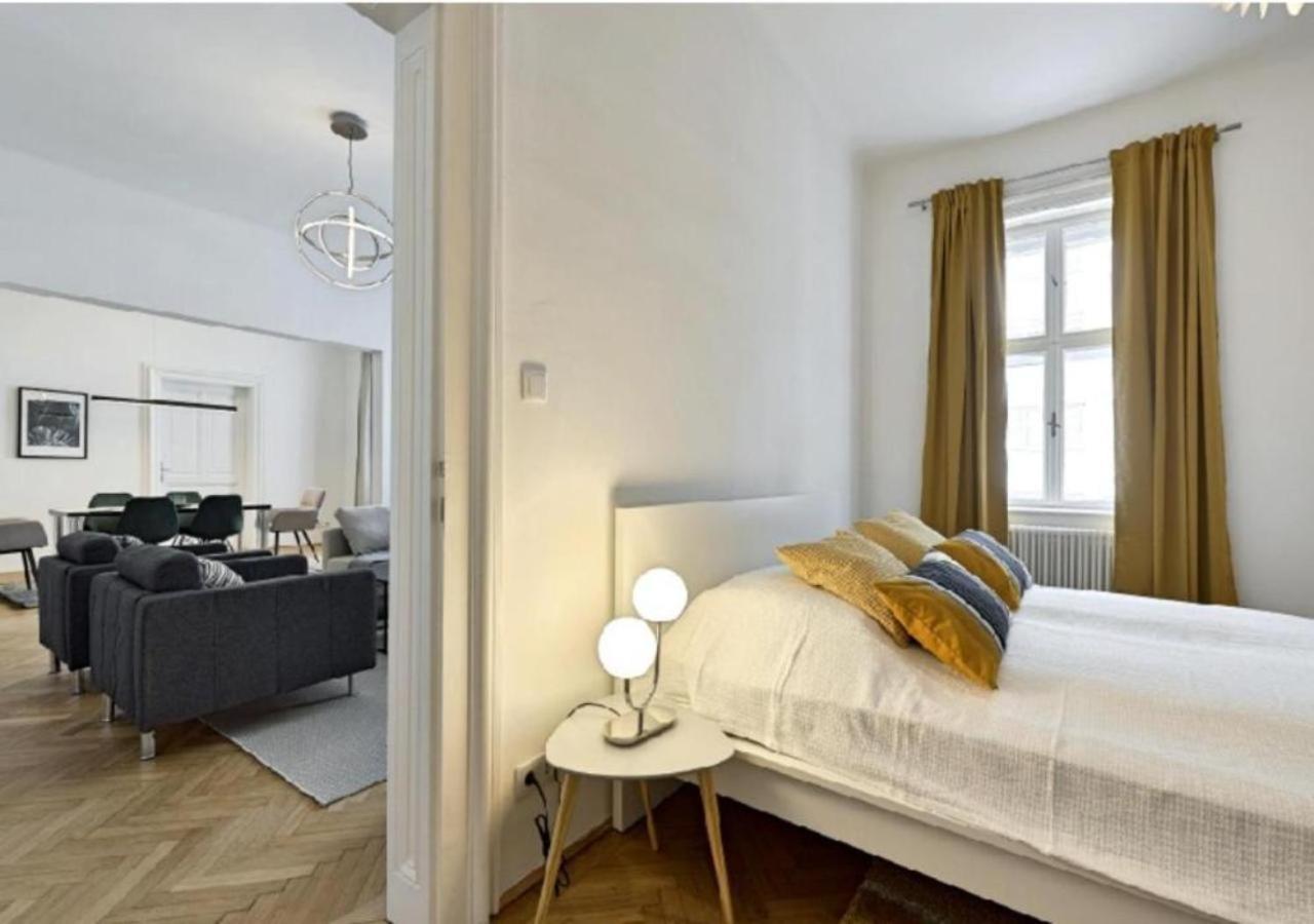 Luxurious, 2 Min To Casino And Roemertherme Apartment Baden Exterior photo